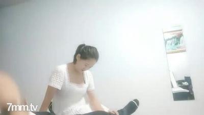 Xiaomeng은 작동하지 않습니다. 내 동생은 페디큐어 가게에서 큰 가슴을 가진 달콤한 소녀와 연결하고 그녀를 다시 방으로 데려갑니다.