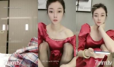 미소녀 [여동생] 가난한 산간 지방 대학원생이 등록금을 벌기 위해 바다에 갔다가 강제로 우유를 흘렸다 이 다리는 괜찮아!