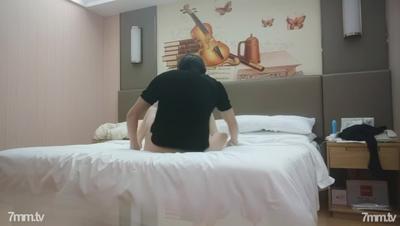 【AI畫質增強】2022-01-14,【開發探索】,外圍女神週末來襲,甜美苗條又聽話,這大屌實在太恐怖,強烈要求加潤滑油才讓幹,精彩香艷