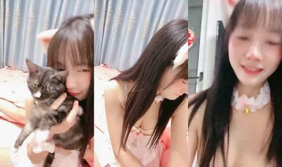 純情天井美少女!楽しい耳の小さなベル!彼女におっぱいをこねられ、オマンコをこすりつけられ、低くうめき声を上げ、