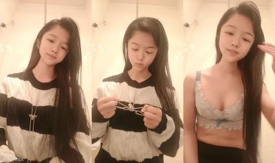 素顏小妹露臉在狼友的調教下慢慢脫光衣服展示，全程露臉互動撩騷