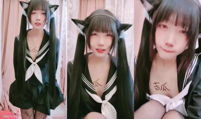 究極のスタナー美少女！純正天井！ JKはダブルポニーテールを着用し、スカートを持ち上げて黒い絹、ガラス棒を開きます