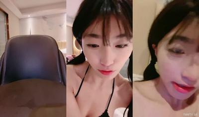 嗚崽醬~極品尤物美少女！酒店激情自慰！翹起內衣項圈，新花樣牙膏抹穴，辣的小穴受不了