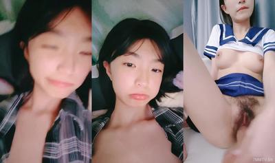 Wu Zai Jiang~究極の衝撃的で美しい女の子!細い腰、美乳、学生服、毛深い浮気、オナニー、ゆっくりマンコに詰め込まれる