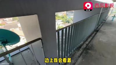 【激コントラスト女子校生】桜子猫がロリ妹を屋上で写真撮影に誘う