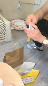 雲南省No.1の愛嬌】昨日に続いて3Pし続けた恥ずかしがりやのクソ小柄美女が手放せなくなり服を脱ぐ