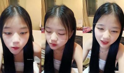 新人、女子高生、[Yaxuan]、ボーイフレンドと一緒にポルノ映画を鑑賞〜ポーズを学ぶ〜コンドームなし、非常に迷惑な小さな美しさ
