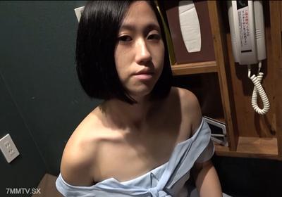 FC2-PPV 4597606 【無・個撮】下面沒處理過的毛、初次見到的小胸部和壓低聲音在漫畫咖啡廳做愛!【附贈高畫質】