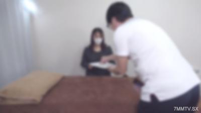 fc2-ppv 4692457 6月1日迄新作半價！【無/穿】兩位女士來店，其中一位是四十多歲的主婦。她們透過網路預約來到這裡。成熟且肉感的太太似乎因為育兒等原因而疲憊不堪，因此我們用指壓和淋巴按摩來幫助她放鬆