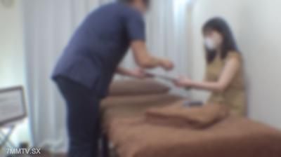 fc2-ppv 4700293 6月15日前新作銷售半價！【無/穿】30歲的美麗OL，肌膚細緻魅力十足的身體，非常敏感的女性。可以聽到她把臉埋在枕頭裡忍耐時的呼吸聲。