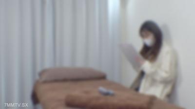 fc2-ppv 4712384 6/29日迄新作特價半價！【無/穿】在服裝店工作的時尚且美麗的女性來到店裡。她身材娇小、氣質出眾，皮膚白皙，散發著非常好聞的香氣。
