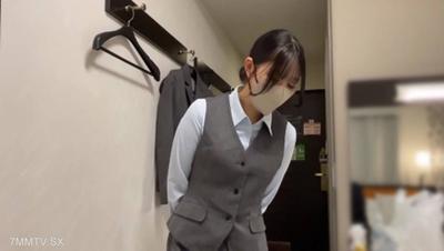 fc2-ppv 4789788 原創個人拍攝♥交友應用程式認識的冷美人OL（25歲）與被偷拍日記（兩部分構成） | FC2電子市場