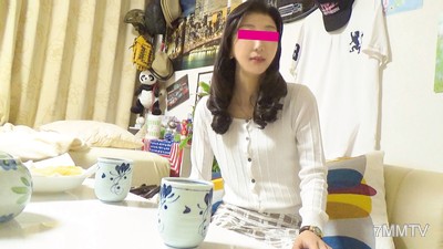 fc2-ppv 1266491 【情人節特賣】限定特價&2部作品免費贈送!! 個撮】五十路纖細美人太太被搭訕捕獲。帥哥控的緊縮小穴妻子用她那纖細柔軟的身體吸出精液的內射偷情影片 まきさん