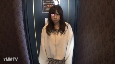 FC2-PPV 1316094 【莫名其妙 初拍】服裝店員阿美 19歲 人生第一次高潮時的困惑！偷拍！！【個人拍攝】