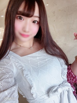 fc2-ppv 2067879 完全露臉★膚白清純的18歲現役女學生！光看見陰莖就濕透了，現在十幾歲普通少女隱藏著變態情色！太過天真無邪，對性知識一無所知的危險日常插入★還沒嘗過精液味道的桃色陰道大量內射※特