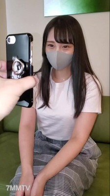 fc2-ppv 2306600 (兩部作品合計77分)14歲2980【無】嚣張的黑髮美少女。被帶進公共廁所，多人強暴中，未經許可拍攝。特典提供3P影片。