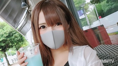 fc2-ppv 2329157 初次拍攝！！數量限定！【無修正】在巷子裡人氣的廚車工作的看板妹被叫到東京內進行兩次中出！！（長篇）