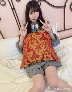 fc2-ppv 3292477 【Photographer present】"Please let me make you feel good..." Mizuha-chan, a slender and waisted pure-looking girl with long black hair. The man who had been looking down on her embraces her and ejaculates into Mizuha-chan"s bare vagina.