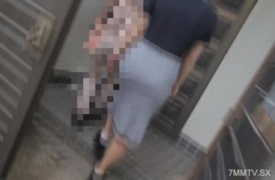 fc2-ppv 3696067 実家訪問【個人】返済避難中の下町妻　認知症で心配するお婆ちゃんの前で見せつけ、喘ぎ声を押しころせずに漏れてしまって、、、 {