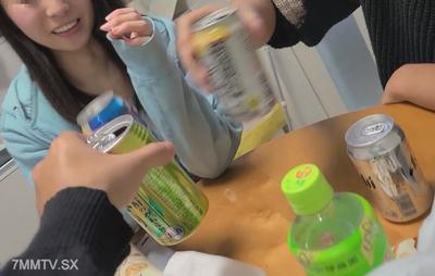 fc2-ppv 4154764 【個人】金銭の助けを求めてきた保育士の小柄若妻。仲良し飲み後、カメラに顔を隠しながら人の一物を生で受け入れる。 {