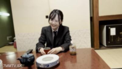 FC2-PPV 4362890 家庭式的白皙馬尾和畢業旅行、制服中出淋浴袍再來一次…