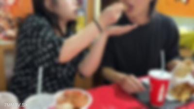 fc2-ppv 4575806 (單點·限量)三人好好地和他的女友一起吃飯,然後在眼前被NTR